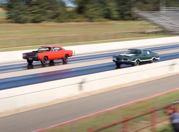 1969 Dodge Super Bee A12 Drag Races 1970 Oldsmobile F-85 W31, It's Extremely Close