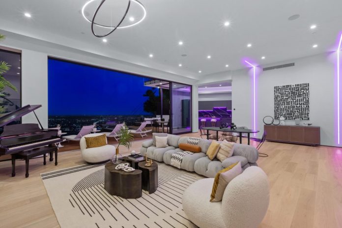 Mansion Motors: Supercars For This Los Angeles Sunset Plaza Home