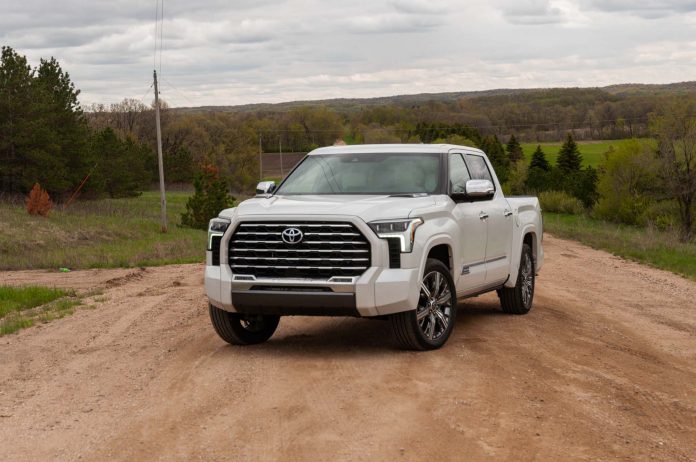 Review: The 2022 Toyota Tundra Capstone plays follow the leader