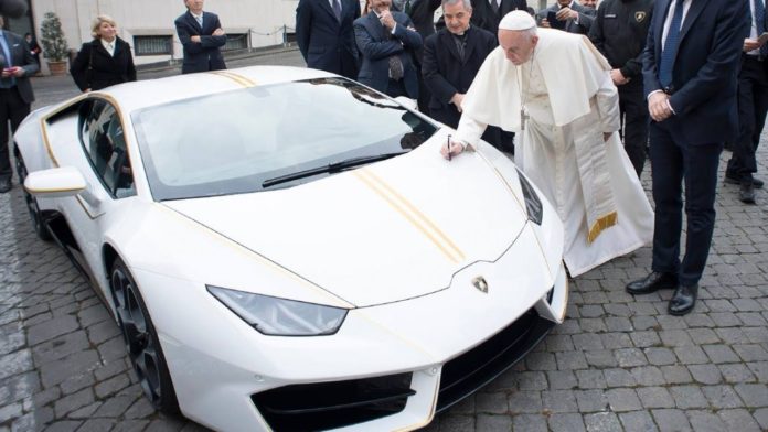 Pope Francis Wants Us To Give Up on Fossil Fuels, Says Now's the Time for Eco-Conversion