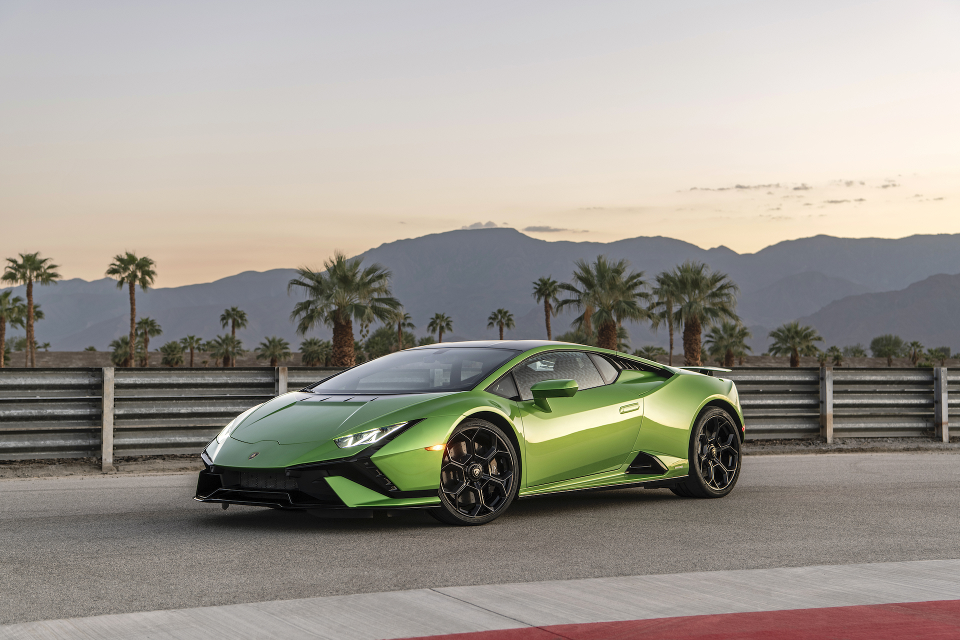 Review: Lamborghini Huracán Tecnica balances track and street - Star ...