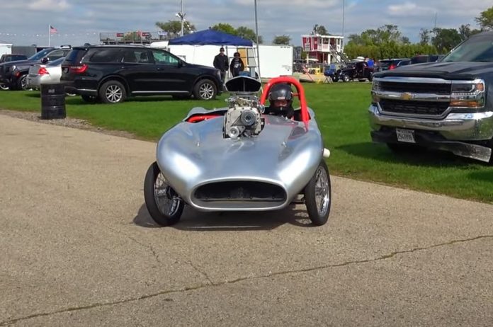 Supercharged Vintage Kit Car That Looks Like a Toy Proves To Be a Real Drag Racing Menace