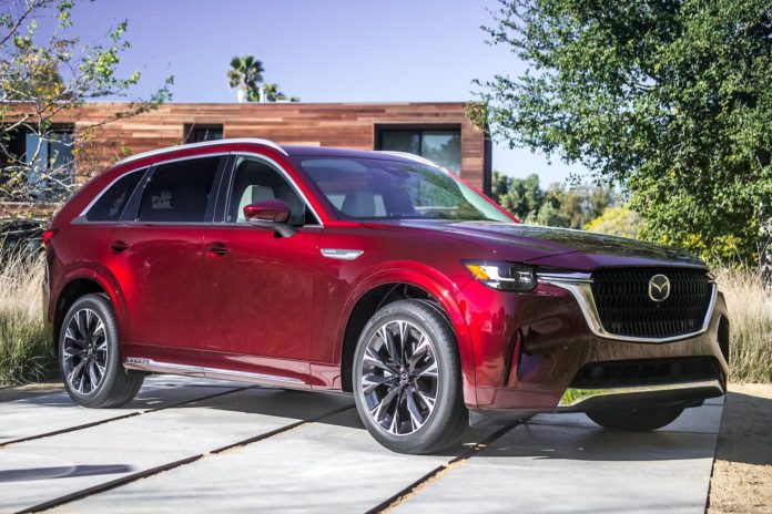 2024 Mazda CX-90 Front Angle View