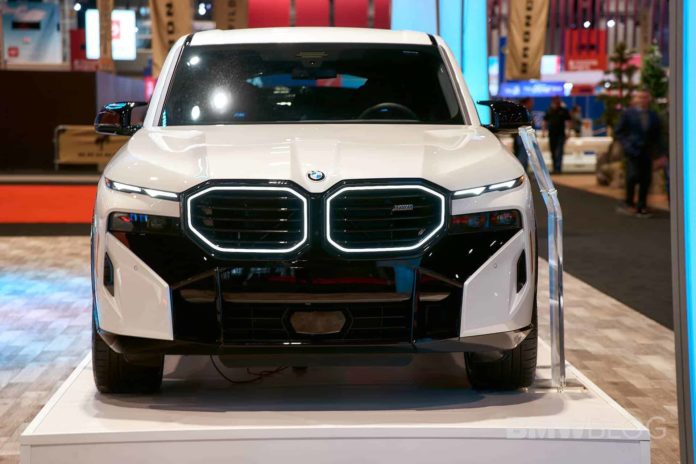 2023 bmw xm mineral white paint 14