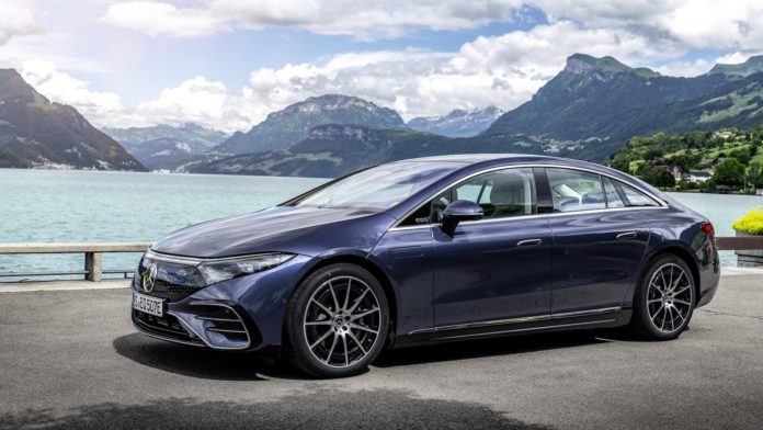 2022 Mercedes EQS 580 4Matic front blue REL