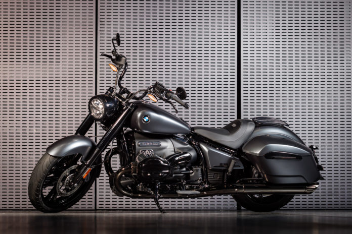 The BMW R 18 Roctane is a Rock 'n Roll Custom Bagger