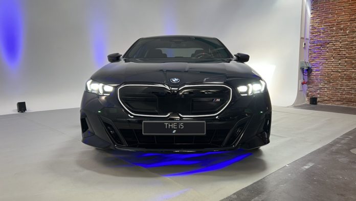 2023 BMW i5 M60: First Look in Black Sapphire