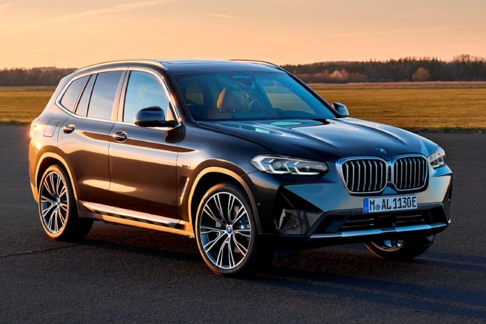 2022-2023 BMW X3 Front Angle View