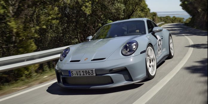 2024 Porsche 911 S/T Is a Manual 911 GT3 RS in a Touring Body