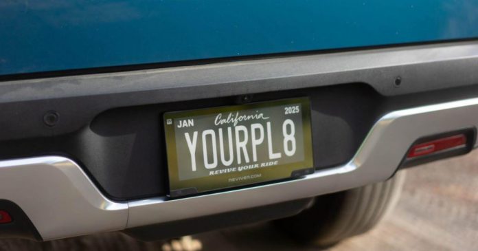 Ford's latest dealer accessory: digital number plates