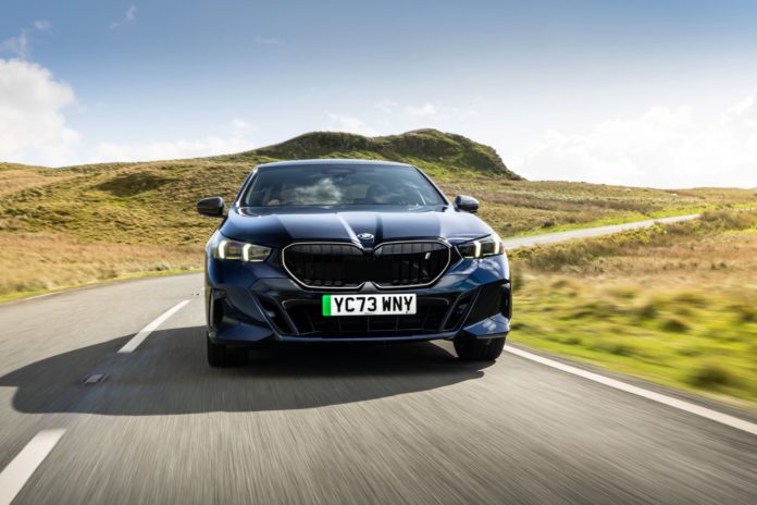 2024 BMW i5 eDrive40 (G60) Goes Classy with Tanzanite Blue