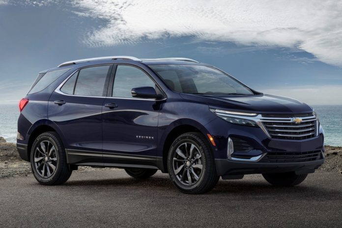 2022-2024 Chevrolet Equinox Front Angle View