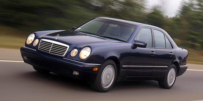 1996 Mercedes-Benz E320 Is Supremely Inoffensive