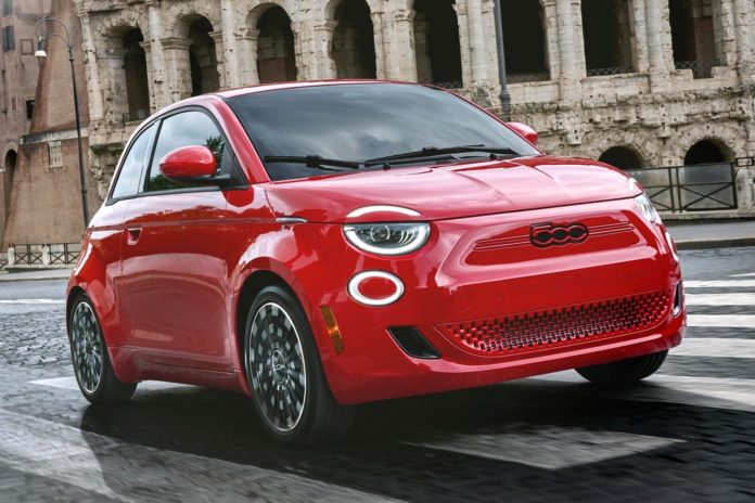 2024 Fiat 500e Arrives In America With 118 HP And $32,500 Price Tag