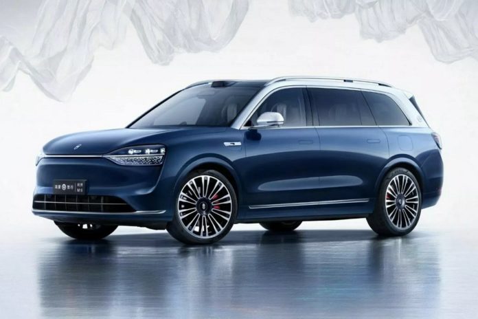 Huawei's New Luxury SUV Is China's Budget Mercedes-Maybach GLS