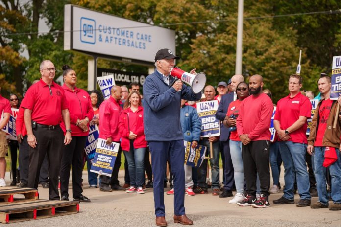 UAW Initiates Unionization Campaign At 13 Major Automakers