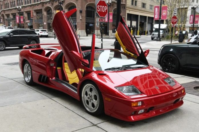 1-of-12 1999 Lamborghini Diablo Momo Edition For Sale