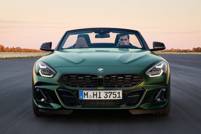 2025 BMW Z4 M40i Blasts Into Town With Six-Speed Manual Transmission