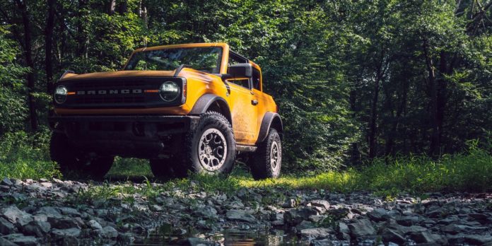 Ford Offering $1000 to Jeep Owners Who Buy a Bronco 