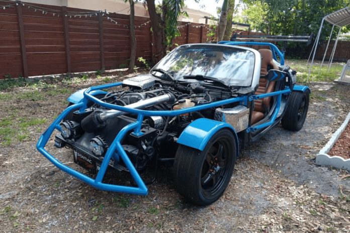 Pontiac Solstice Exo Car Is A Gnarly $5,500 Track Day Death Trap