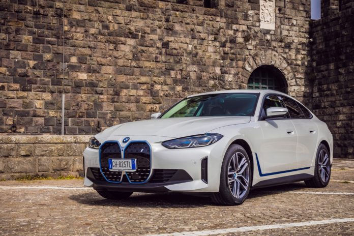 Rear-Wheel-Drive BMW i4 Laps The Nürburgring On A Rainy Day