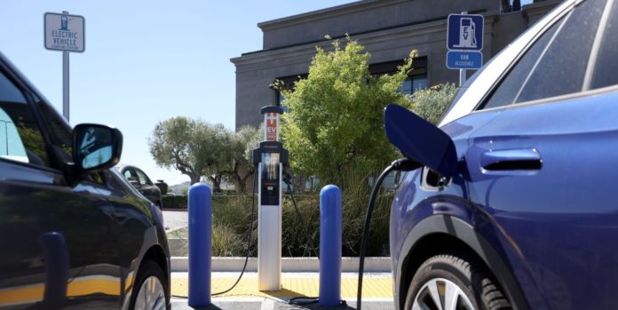 U.S. to Expand EV Charging Network, Aiming for 500K Public Chargers by 2030