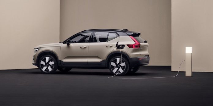 2025 Volvo EX40 and EC40 Are Renamed Versions of XC40 and C40 EVs