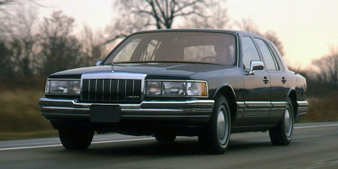 1990 Lincoln Town Car Signature Series: A Smoother Relic