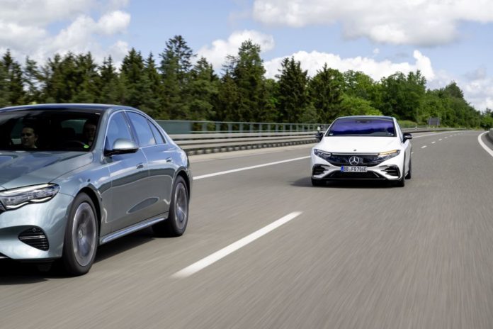 Automatic Lane Change for 15 Mercedes models in Europe