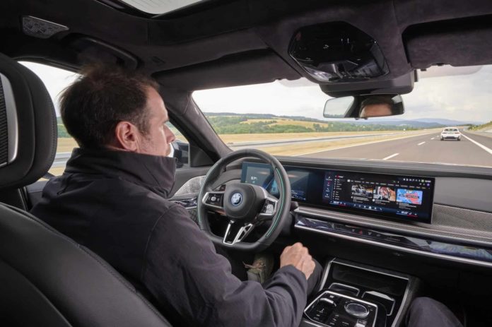 BMW Secures First Approval for Combining Level 2 and Level 3 Autonomous Driving Systems