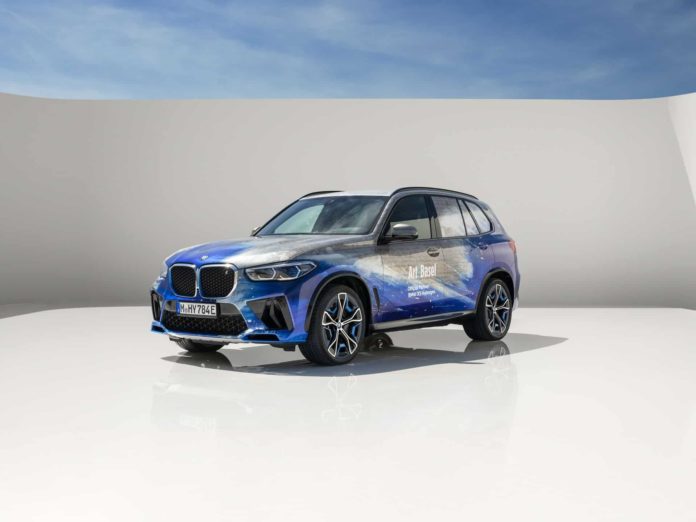 BMW iX5 Hydrogen Gets a Special Wrap for Art Basel