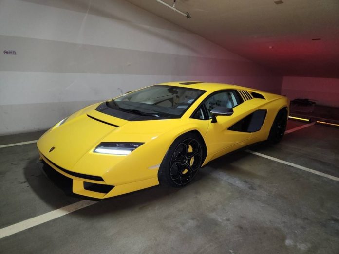 A yellow Lamborghini just doesn't sit right with me - Lambos should be green (Verde Mantis, ideally). Are there any cars that look amazing in yellow?