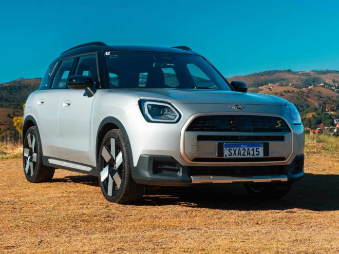 Electric MINI Countryman SE Poses At Brazilian Launch