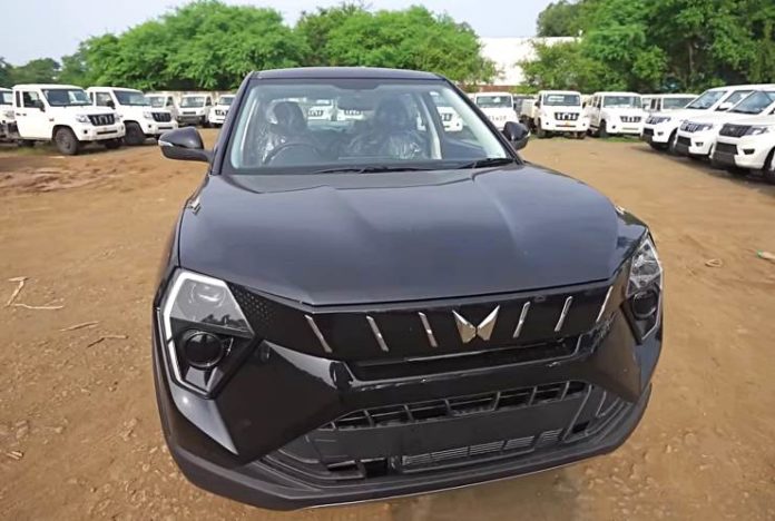 Mahindra XUV3XO base variant front