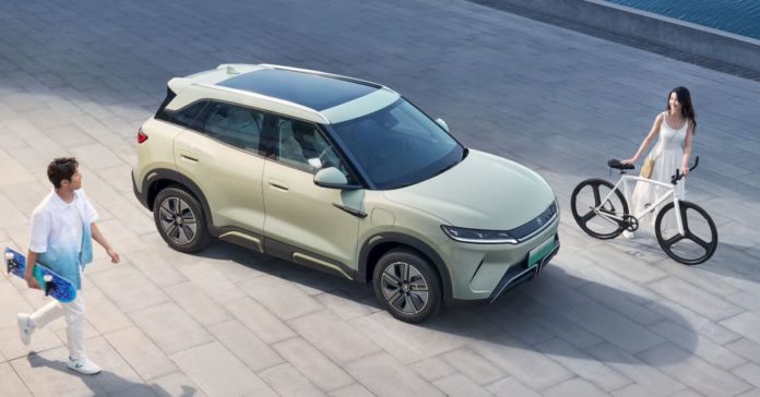 EVs and PHEVs outsell gas cars in China for the first time