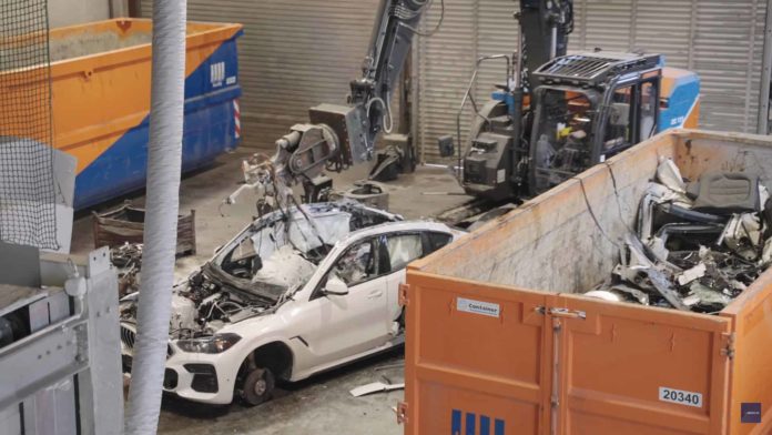 BMW X6 Torn Apart In The Name Of Sustainability: Video