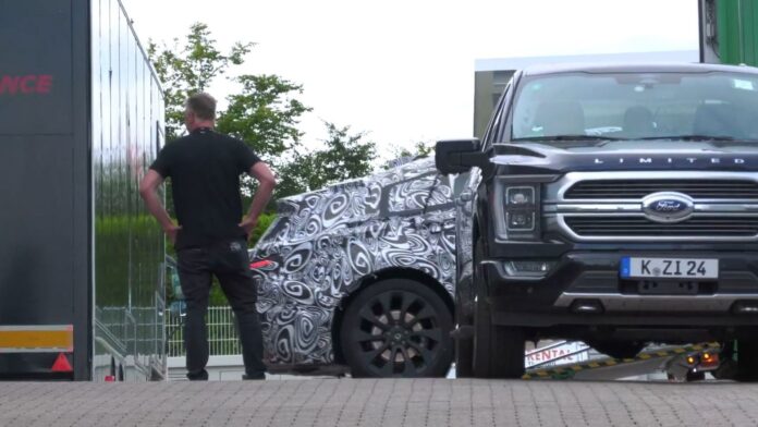 Video: Unboxing the Land Rover Velar EV