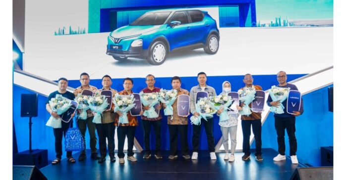 VinFast officially delivers VF 5 electric cars in Indonesia #vinfast